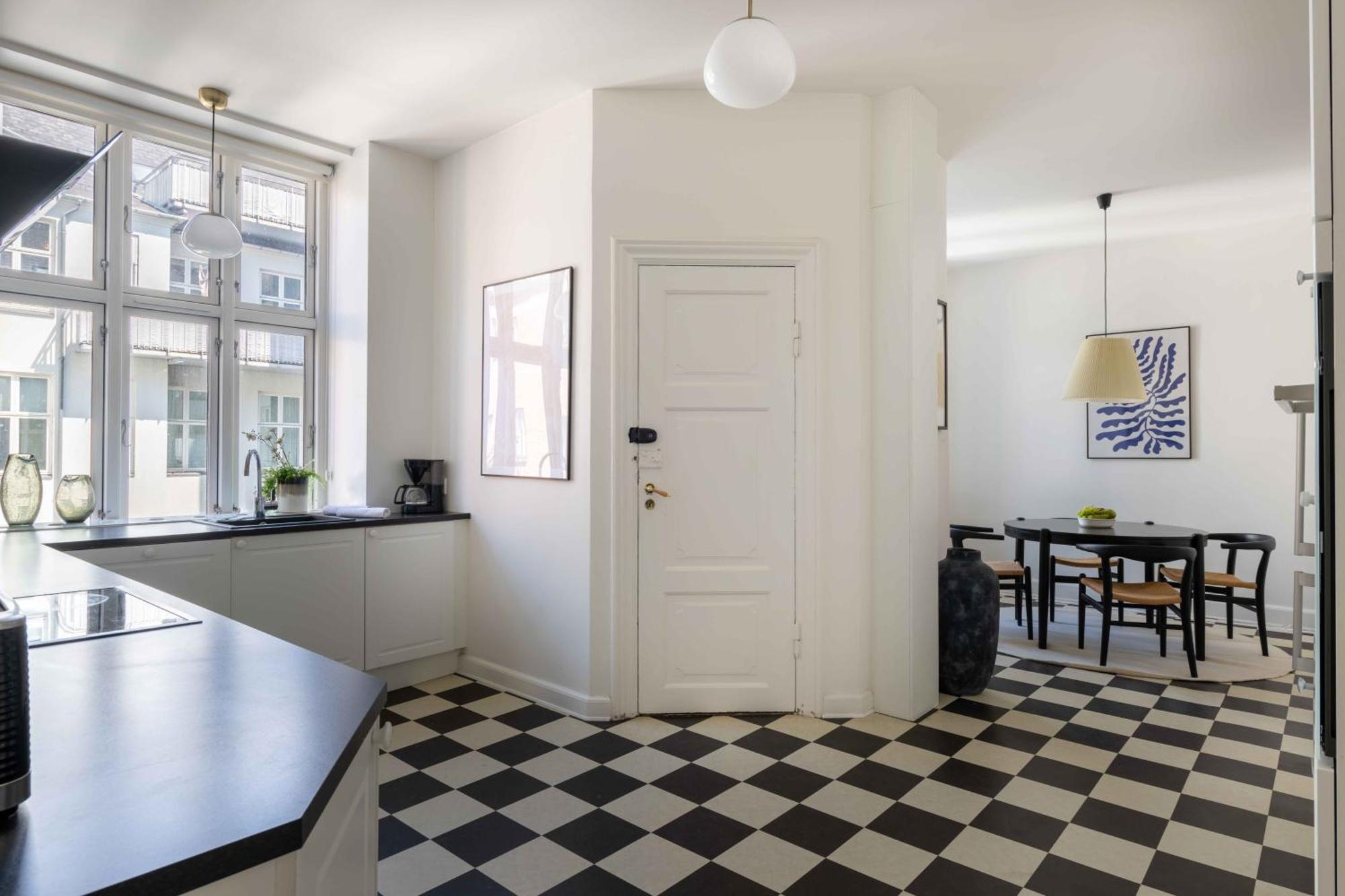 Lovely 3Br Manor Apartment 5 Min From Tivoli Gardens Copenhagen Exterior photo